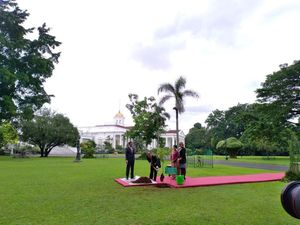 Datang ke Istana Bogor, PM Denmark Diajak Jokowi Tanam Pohon Meranti Datang ke Istana Bogor, PM Denmark Diajak Jokowi Tanam Pohon Meranti