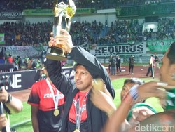 Ingin Istirahat, Pelatih Persebaya Belum Mau Bicarakan Musim Depan