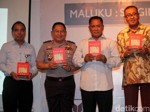 Anggota DPR Komarudi Watuben Luncurkan Buku