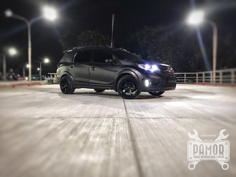 Honda BR-V ala Batman Honda BR-V ala Batman