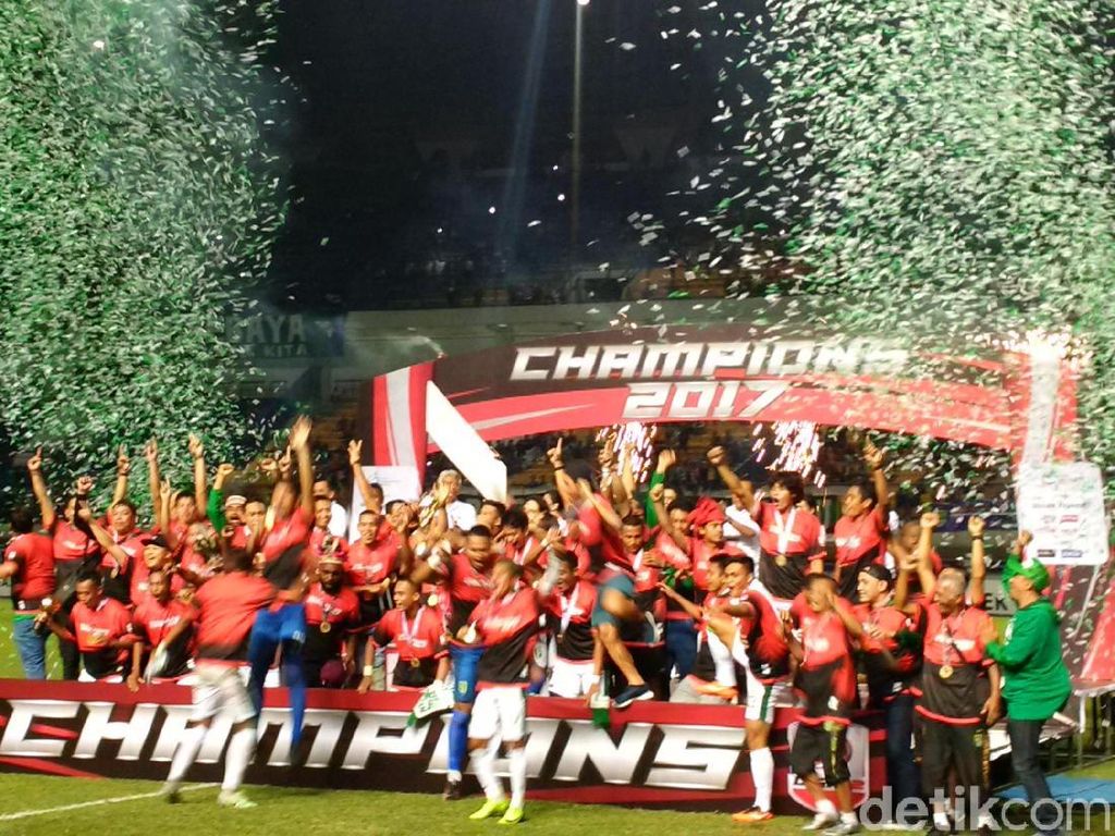 Persebaya Juara Liga 2, Risma: Selamat! Persebaya Juara Liga 2, Risma: Selamat!