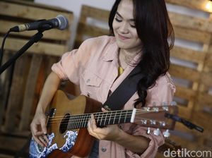 Hobi Koleksi, Berapa Jumlah Gitar Sheryl Sheinafia?