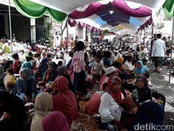 Puluhan Ribu Orang Sesaki Haul KH Abdul Hamid di Pasuruan