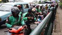 Dilarang Parkir, Ojek Online Tetap Ngetem