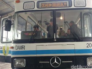 Video: Bus Damri Legendaris akan Mengaspal Lagi di Bandung Video: Bus Damri Legendaris akan Mengaspal Lagi di Bandung