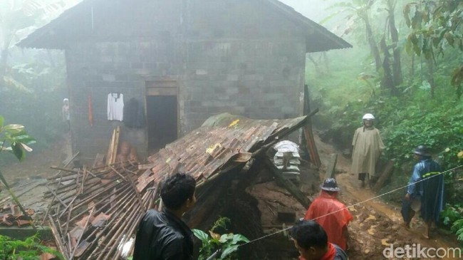 Tanah Bergerak di Purworejo, Alarm EWS Bencana Meraung Keras Tanah Bergerak di Purworejo, Alarm EWS Bencana Meraung Keras