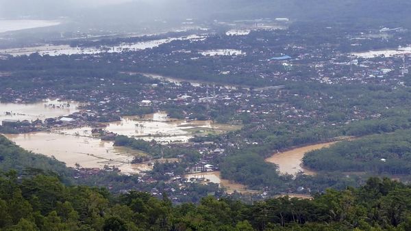 Penampakan Banjir yang Rendam Pacitan