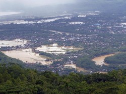 Terjebak Banjir Besar Saat Traveling, Harus Bagaimana?