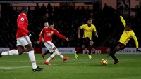 Tapi, sebuah aksi Lingard memusnahkan harapan Watford untuk meraih poin. Lingard mencetak gol setelah melakukan solo run dari belakang garis tengah. Foto: David Klein/Reuters