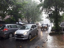 Peringatan Dini BMKG: Yogya Hujan Lebat dengan Petir-Angin Siang Ini