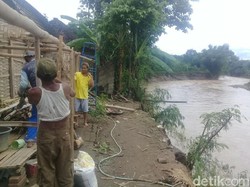 Terancam Longsor ke Sungai, 5 Bangunan ini Dibongkar