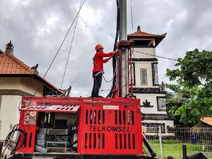 Telkomsel Jaga Jaringan di Kawasan Banjir Sulawesi & Kalimantan Telkomsel Jaga Jaringan di Kawasan Banjir Sulawesi & Kalimantan
