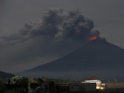 Jokowi Minta Warga Dekat Gunung Agung Mengungsi