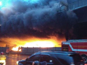 Asap Tebal Membubung dari Bawah Jalan Tol Arah Cikunir Km 64