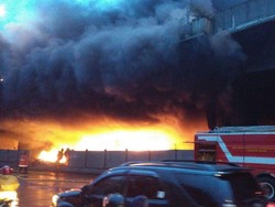 Asap Tebal Membubung dari Bawah Jalan Tol Arah Cikunir Km 64