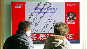 Foto: Momen Kim Jong Un Teken Perintah Peluncuran Rudal Korut