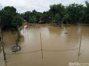 Tolong... Rumah Warga 5 Kelurahan di Solo Masih Tergenang Banjir