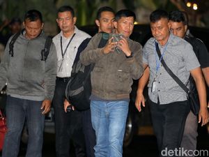 KPK Periksa 5 Orang Saksi Kasus Suap RAPBD Jambi KPK Periksa 5 Orang Saksi Kasus Suap RAPBD Jambi