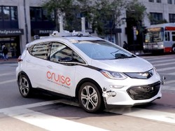 Begini Jadinya Kalau Mobil Otonom Disetop Polisi