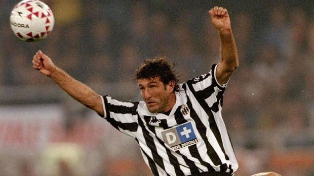 Napoli vs Juve di Mata Ferrara yang Pernah Bela Keduanya