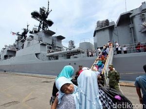 Kerennya Berwisata ke Kapal Perang Rusia