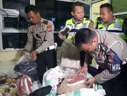 Ketakutan, Sopir Angkot Serahkan Ribuan Pasang Sepatu ke Polisi