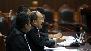 Pengacara Bacakan Gugatan Novanto Soal Imunitas dan Cekal di MK