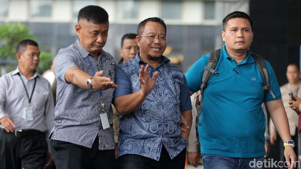 4 Orang yang Diamankan Terkait OTT Jambi Tiba di KPK 4 Orang yang Diamankan Terkait OTT Jambi Tiba di KPK