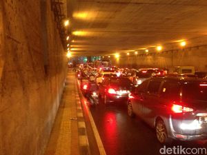 Pegal Saat Mengemudi Mobil Karena Macet, Ini Cara Mengatasinya