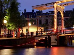 Karya Instalasi Ai Weiwei Mulai Bersinar di Amsterdam Light Festival