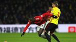 Tendangan Bebas Indah Young dan Solo Run Lingard di Vicarage Road