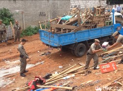 Warga Terganggu, 40 Bangunan Liar di Matraman Dibongkar Satpol PP