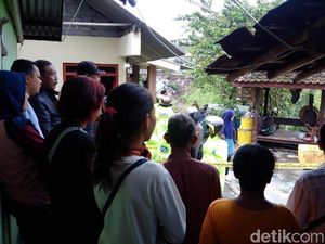 Video: Evakuasi Korban Longsor yang Tewas Tertimbun di Kamar