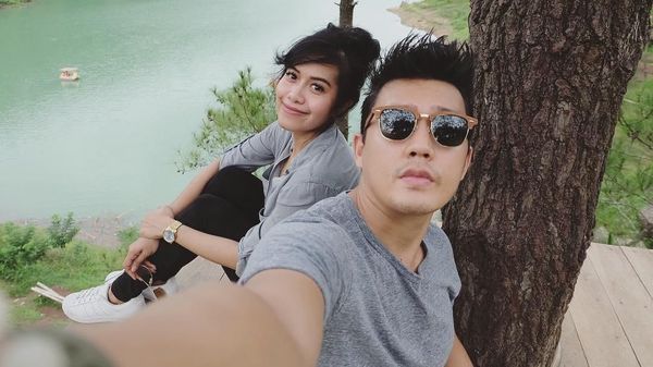 Foto: 5 Selebriti Pria yang Berhasil Memikat Hati Pramugari Cantik