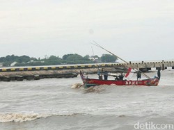 Ombak Tinggi di Laut Jawa, Nelayan Jepara Melaut Maksimal 4 Mil