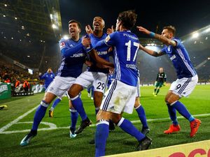 Kaus Spesial untuk Rayakan Comeback Schalke di Derby Ruhr