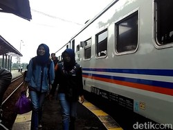 Porong Masih Banjir, Perjalanan Kereta Memutar Melalui Blitar