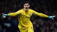 Thibaut Courtois ada di nomor 8. Kiper ini dijual ke Real Madrid seharga 35 juta paun atau setara Rp 670 miliar di tahun 2018 (Stu Forster/Getty Images)