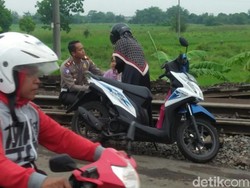 Perbaikan Rel KA di Bangil Membahayakan, Banyak Pemotor Jatuh