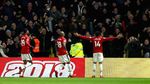 Tendangan Bebas Indah Young dan Solo Run Lingard di Vicarage Road