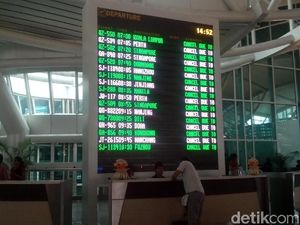 Gunung Agung Erupsi, Bandara Ngurah Rai Beroperasi Normal