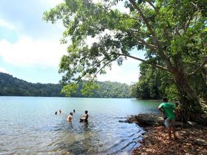 Percaya Gresik Punya Danau Secantik Ini?