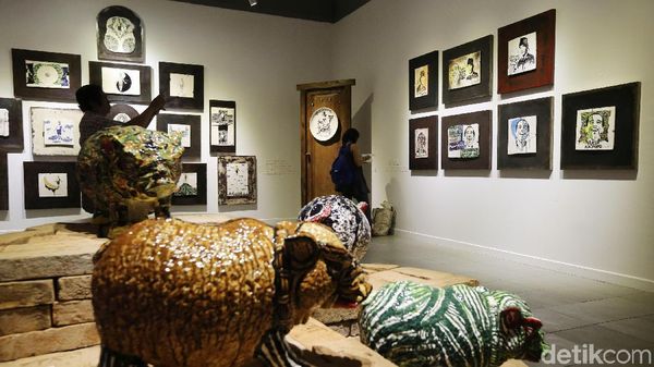 Perdana, Butet Pamerkan Keahliannya dalam Seni Lukis di Media Keramik