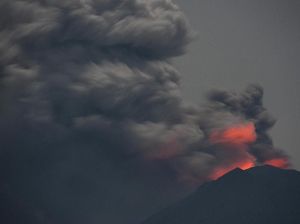 Gunung Agung Meletus, Target Wisman Diproyeksi Tak Tercapai