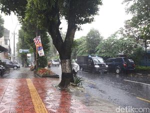 Hujan Lebat dan Angin Diperkirakan Landa DIY Hingga 2 Hari ke Depan Hujan Lebat dan Angin Diperkirakan Landa DIY Hingga 2 Hari ke Depan