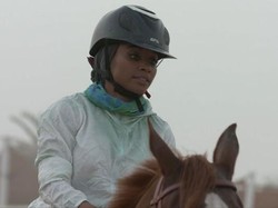 Ini Fatima Al Harthi, Hijabers yang Populer karena Jadi Atlet Berkuda