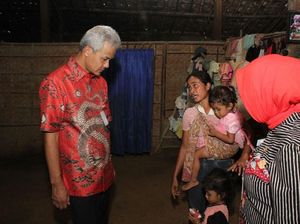 Saat Mobil Ganjar Berhenti di Depan Rumah Reyot