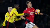 Nemanja Matic. Semenjak direkrut Manchester United dari Chelsea di musim panas, Matic langsung jadi pilar di lini tengah. Pemain 29 tahun asal Serbia ini selalu jadi starter di 18 laga Premier League. (Foto: Andrew Couldridge/Action Images via Reuters)