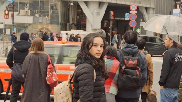 Foto: Begini Kalau Chelsea Islan Lagi Traveling