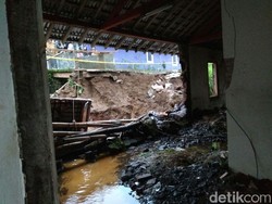 Banjir Bandang Hatam 2 Rumah di Wonosobo, 1 Orang Hilang